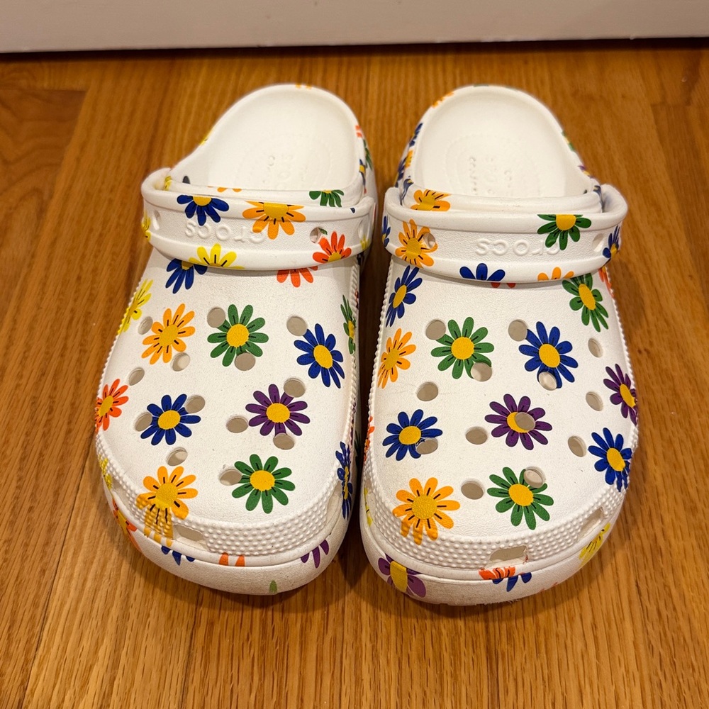 CROCS White Floral Mules